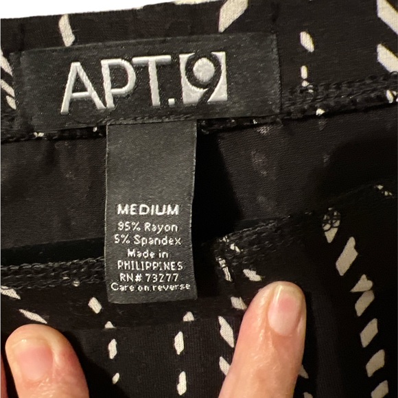 APT. 9 Black & White A-Line Shark Hem Medium - Picture 2 of 4